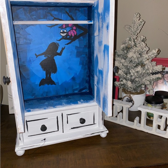 Hand Painted -Alice in Wonderland Jewelry box - Picture 2 of 4